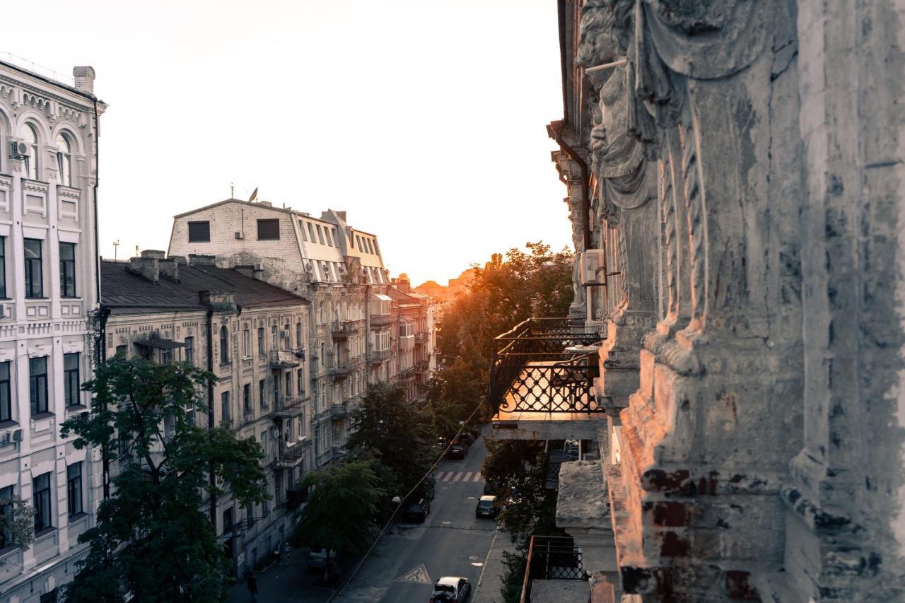 Globe Runner Hostel Kyiv Exterior photo